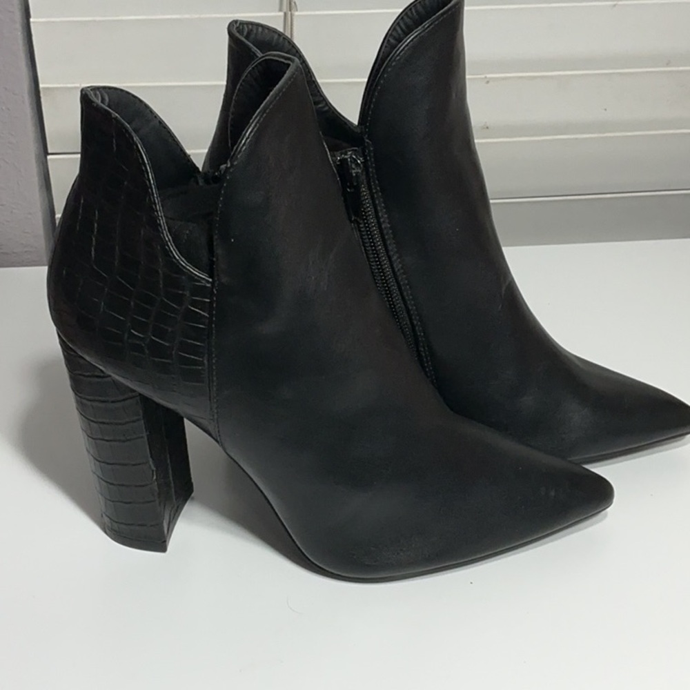 Qupid Elegant crocodile Black Ankle Boots